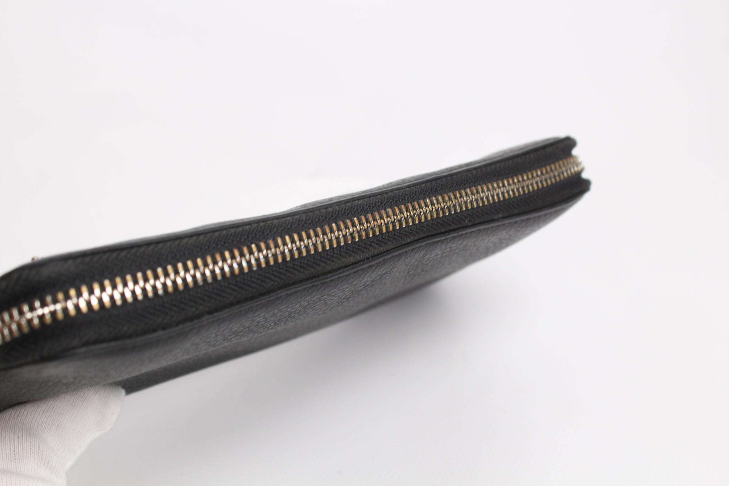VIVIENNE WESTWOOD Zipper Longwallet Black, leather, side view showing zipper detail.