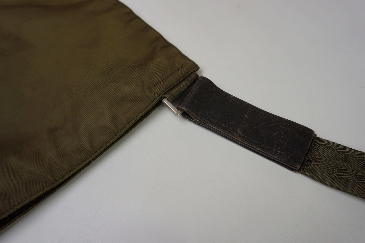 PRADA Slingbag Brown in nylon, size 20x20 cm, condition 8/10.