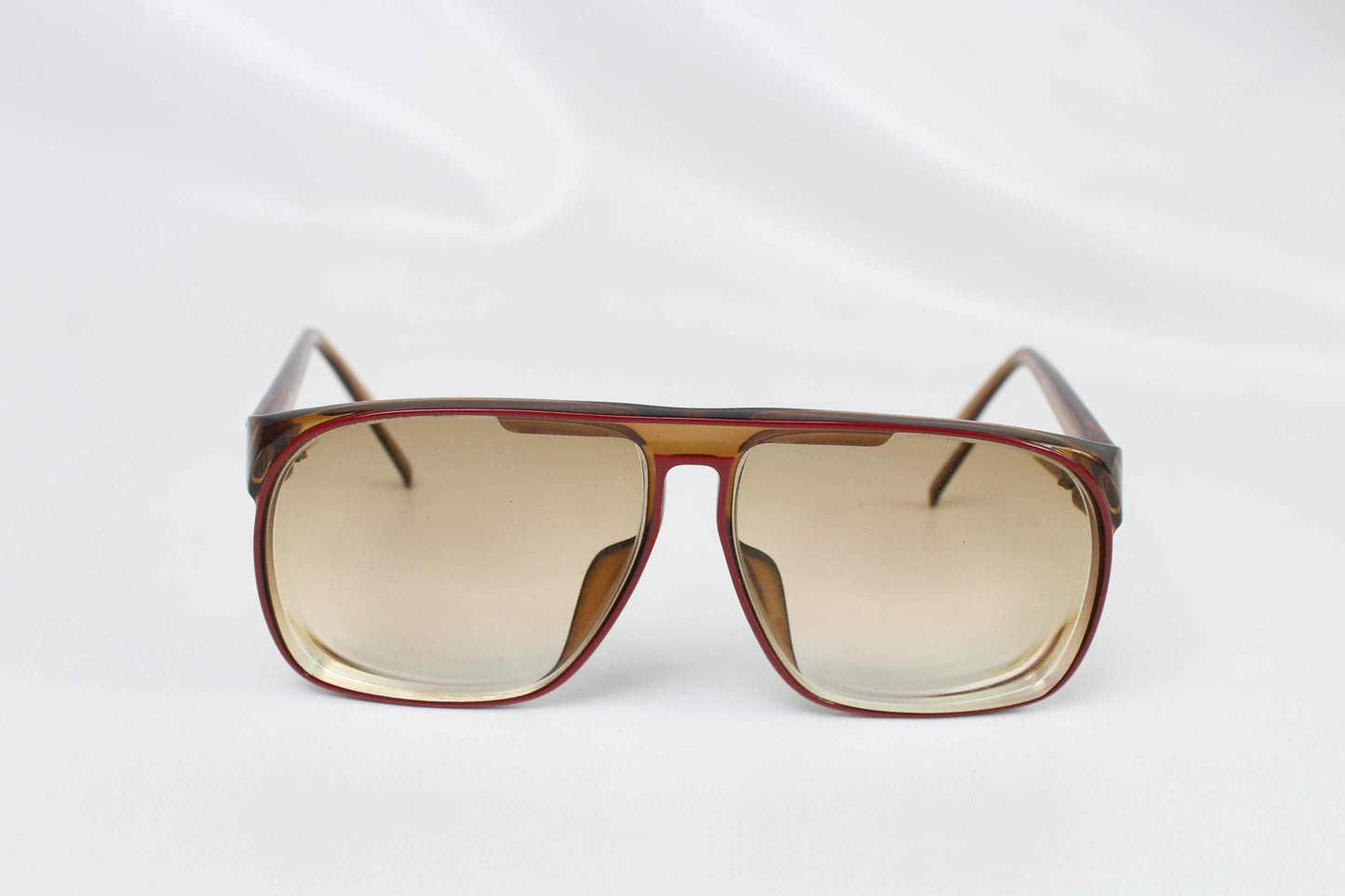 Blue Dior shades, onesize, condition 8/10 with light wear, plastic material.