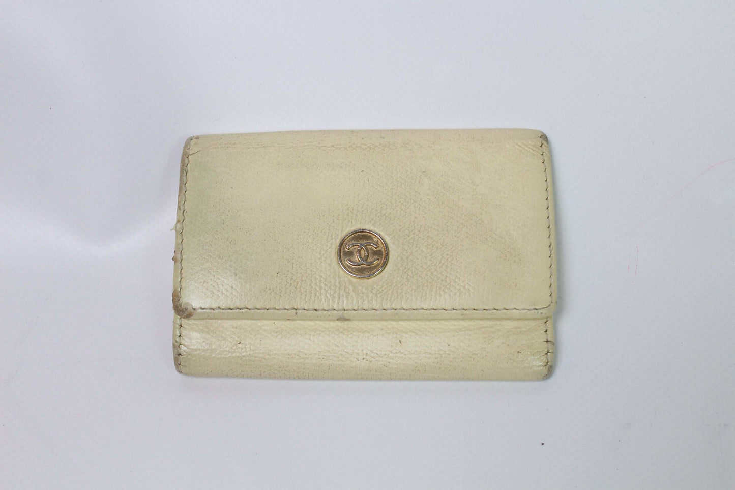 CHANEL beige leather keyholder, 5x8cm, condition 6/10.