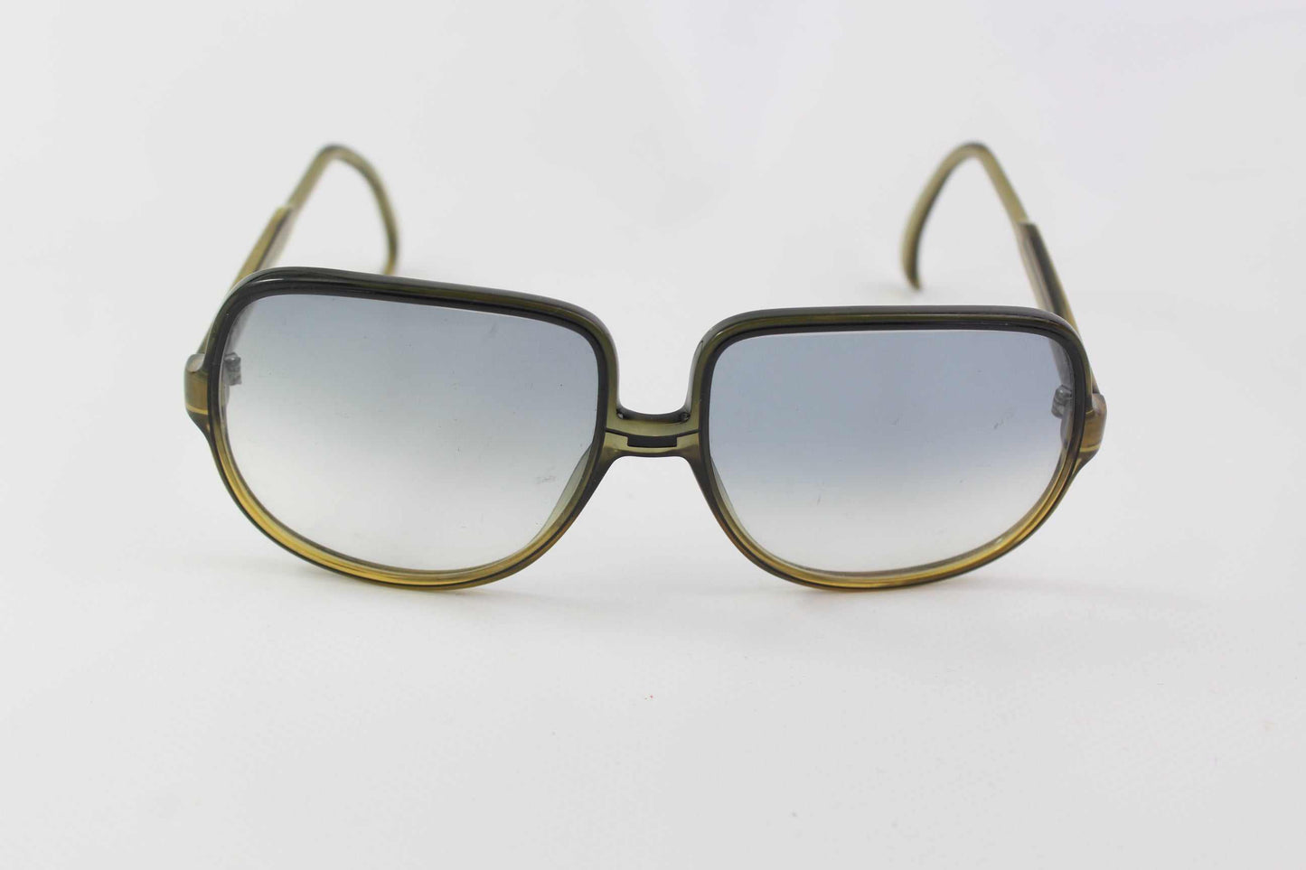 Green DIOR Shades, onesize, condition 8/10, stylish sunglasses.