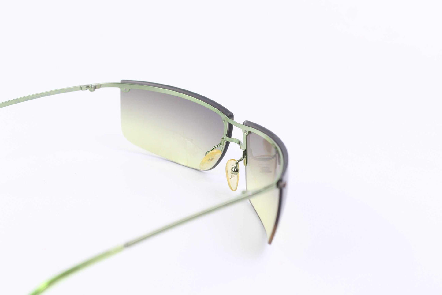 GUCCI Rhinestone Shades Green with a sleek design, onesize fit, in excellent condition, green color.
