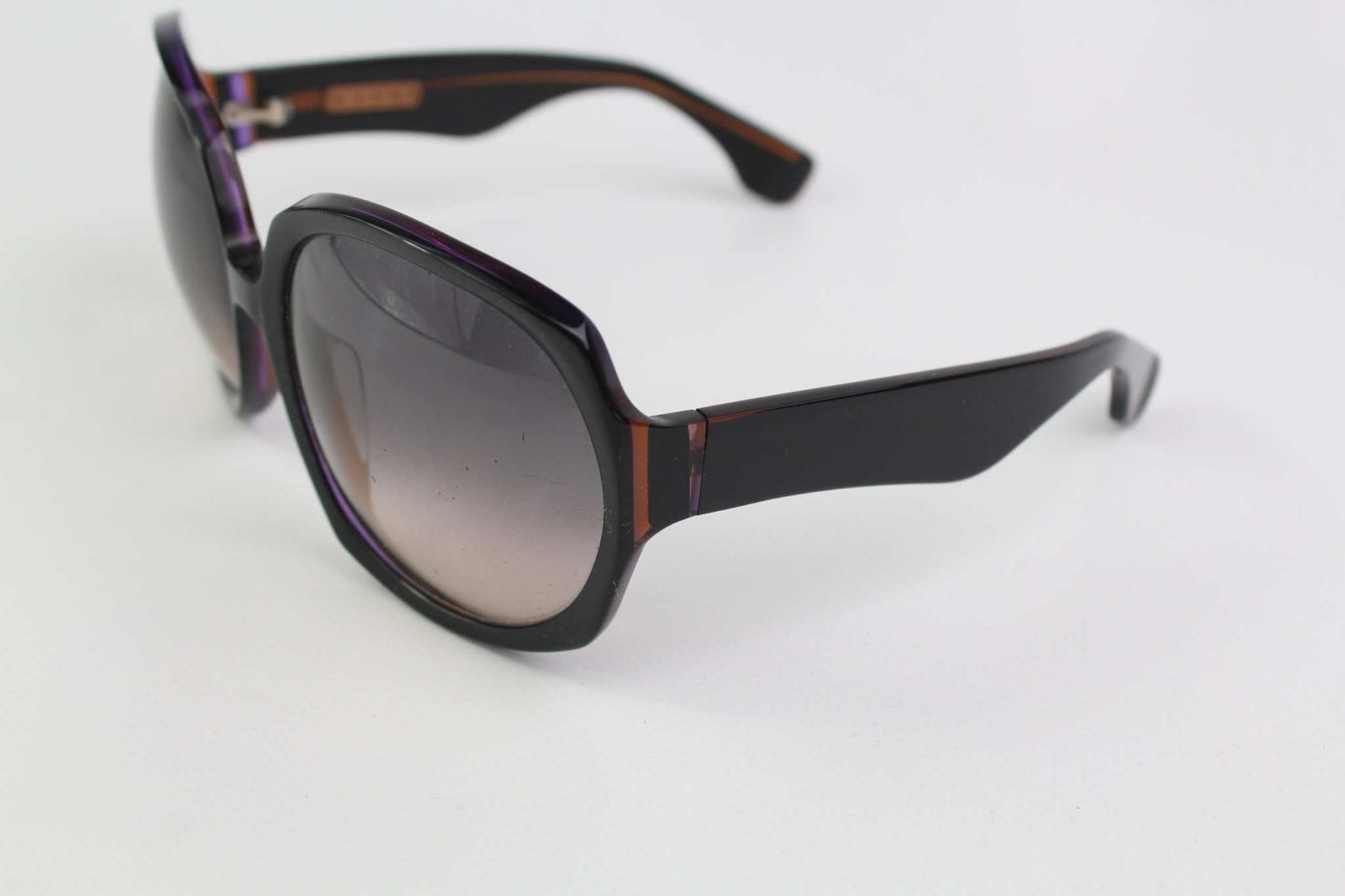 Black MARNI Shades, onesize, condition 8/10, slight flaws, stylish sunglasses.