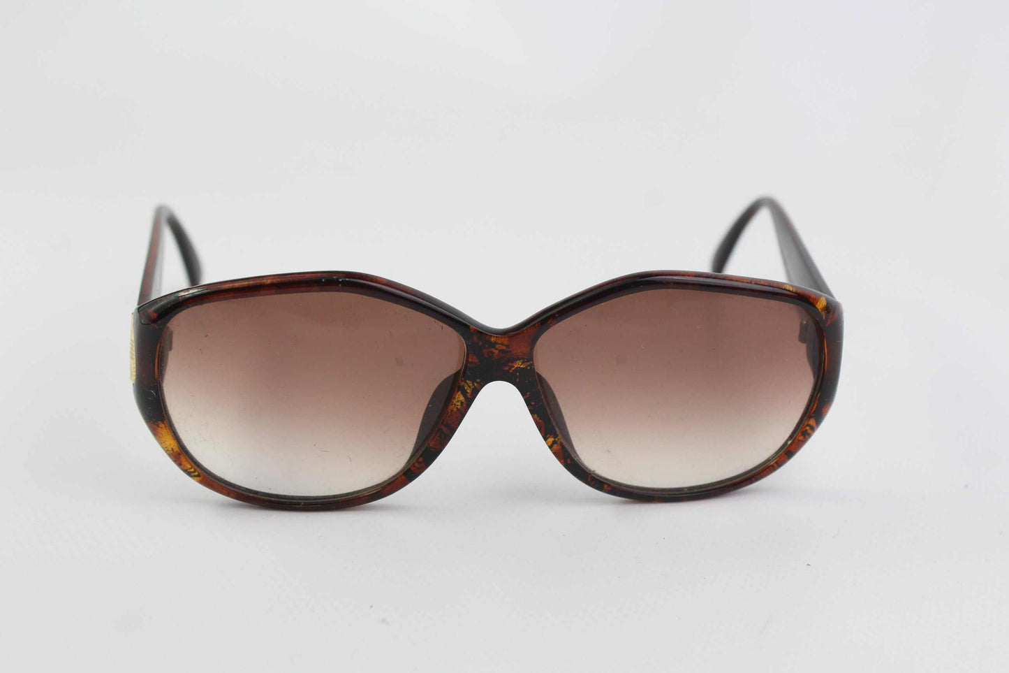 DIOR Sunglasses with oversized shades in brown gradient, condition 8/10.