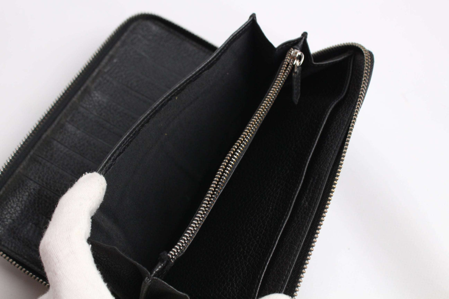 VIVIENNE WESTWOOD Zipper Longwallet Black, leather, open view showing interior compartments.