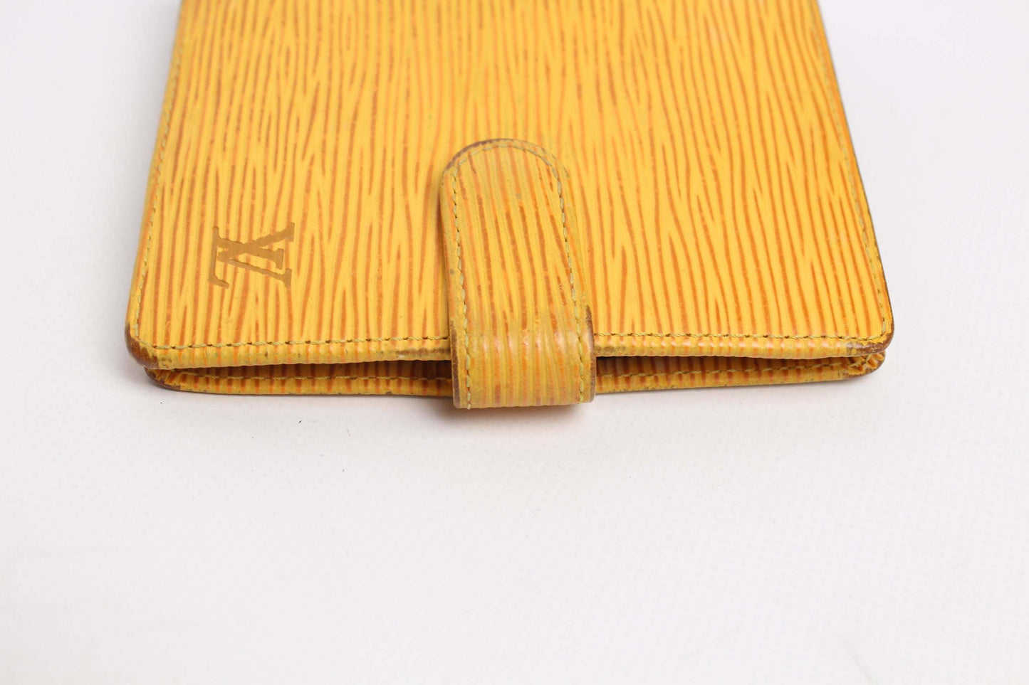 LOUIS VUITTON Epi Portemonnaie Yellow leather wallet with embossed design.