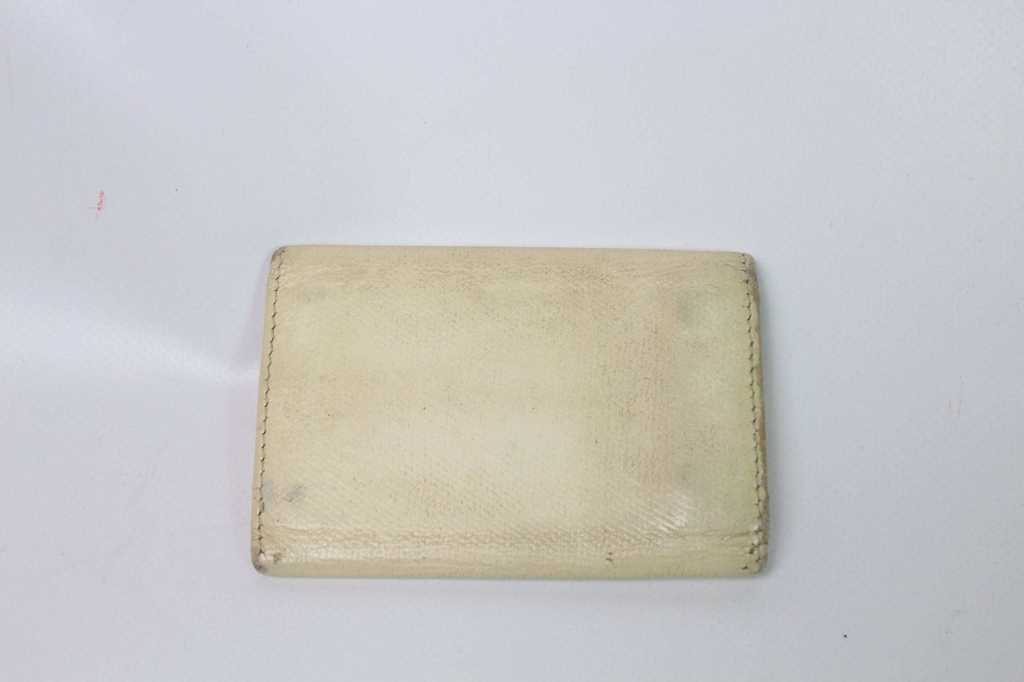 CHANEL Keyholder Beige in leather, size 5x8cm, condition 6/10.
