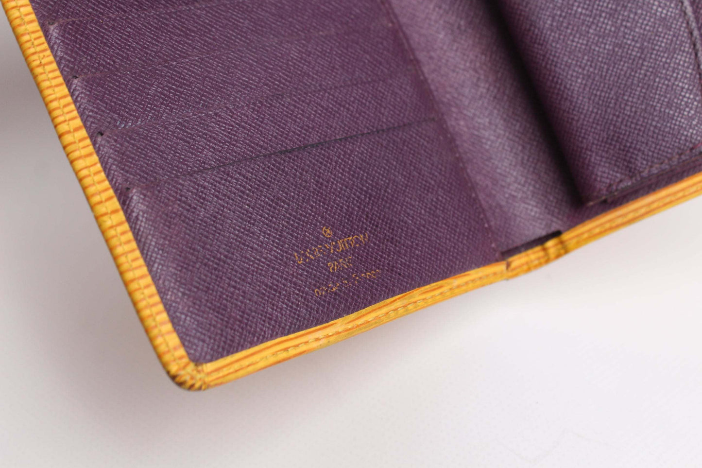 LOUIS VUITTON Epi Portemonnaie Yellow leather wallet in yellow and purple, condition 7-8/10.