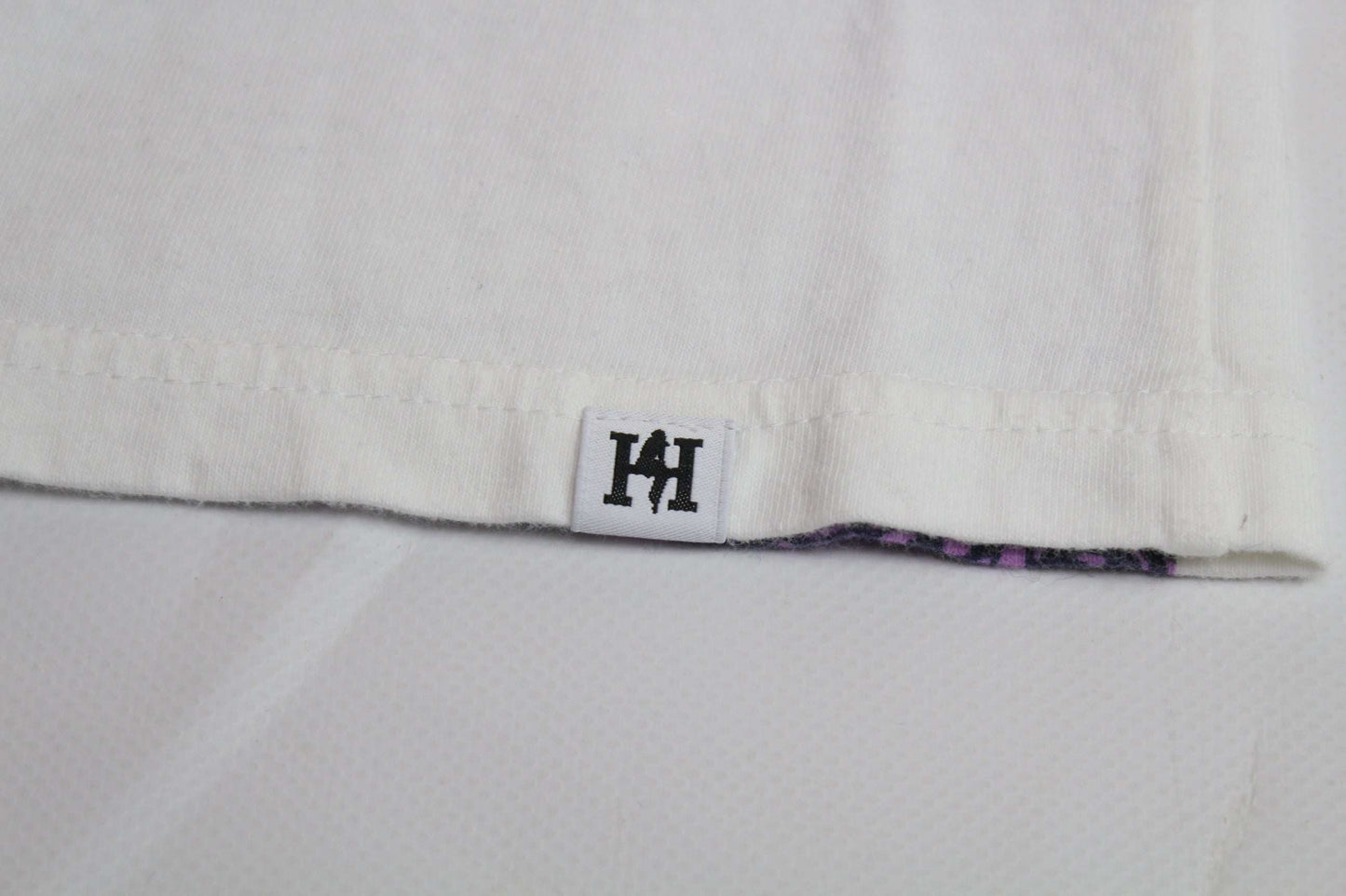 HYSTERIC GLAMOUR „Vampirella“ T-Shirt hem detail, white tag, cotton fabric.