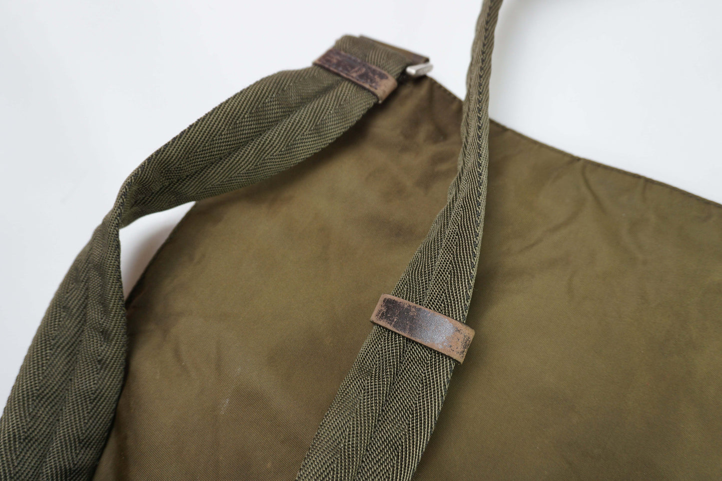 PRADA Slingbag Brown nylon, size 20x20 cm, 8/10 condition.
