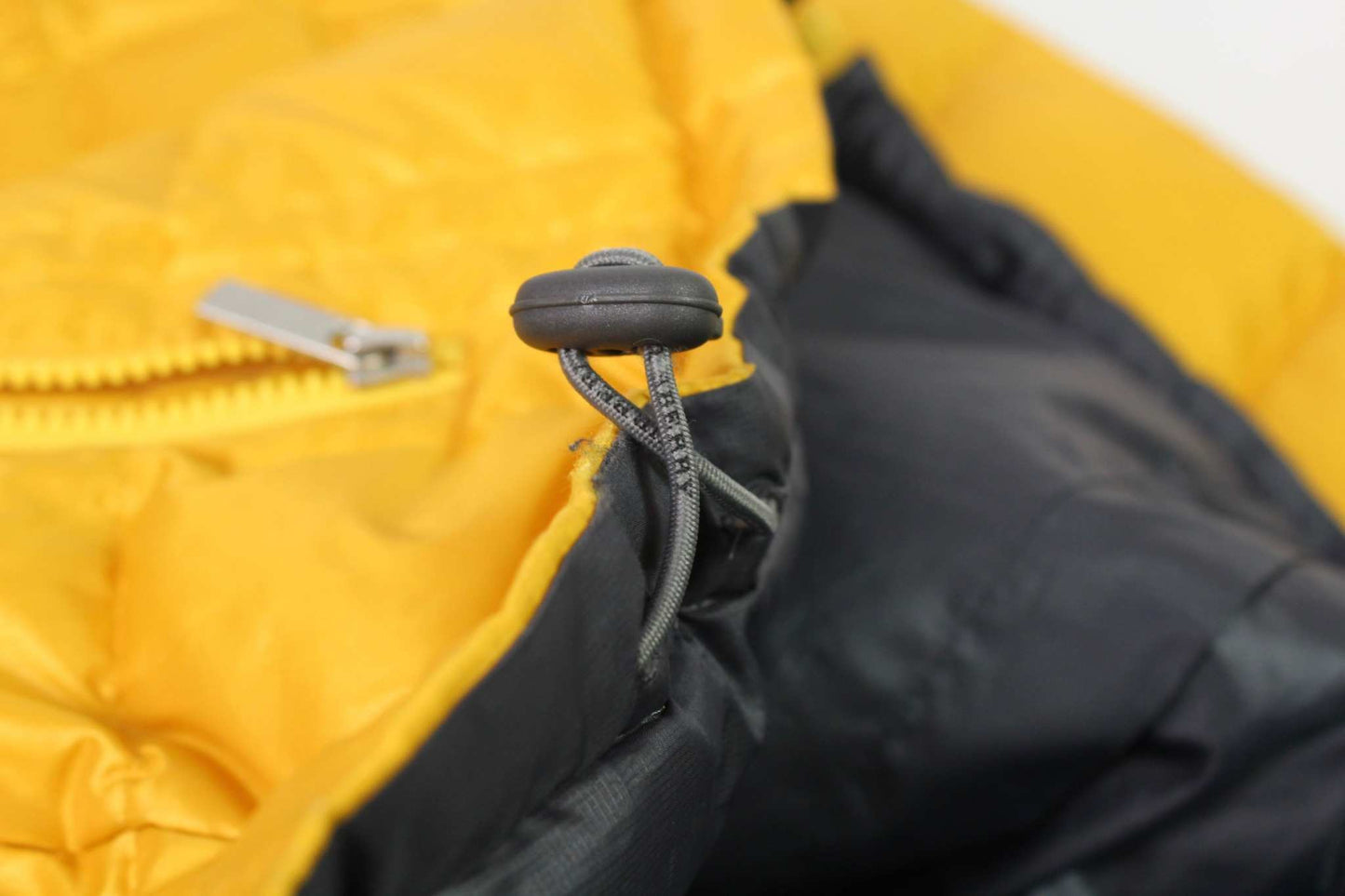 BURBERRY´S Reverse Jacket Yellow, medium size, polyester material, yellow and black color, 9/10 condition.