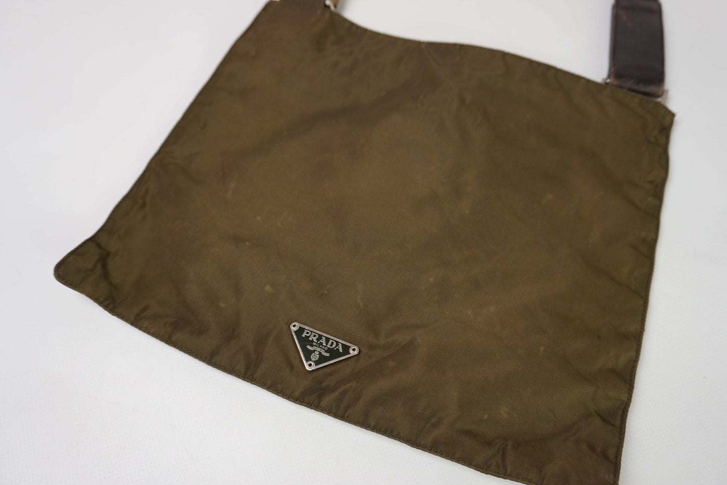 PRADA Slingbag Brown nylon, 20x20 cm, condition 8/10.