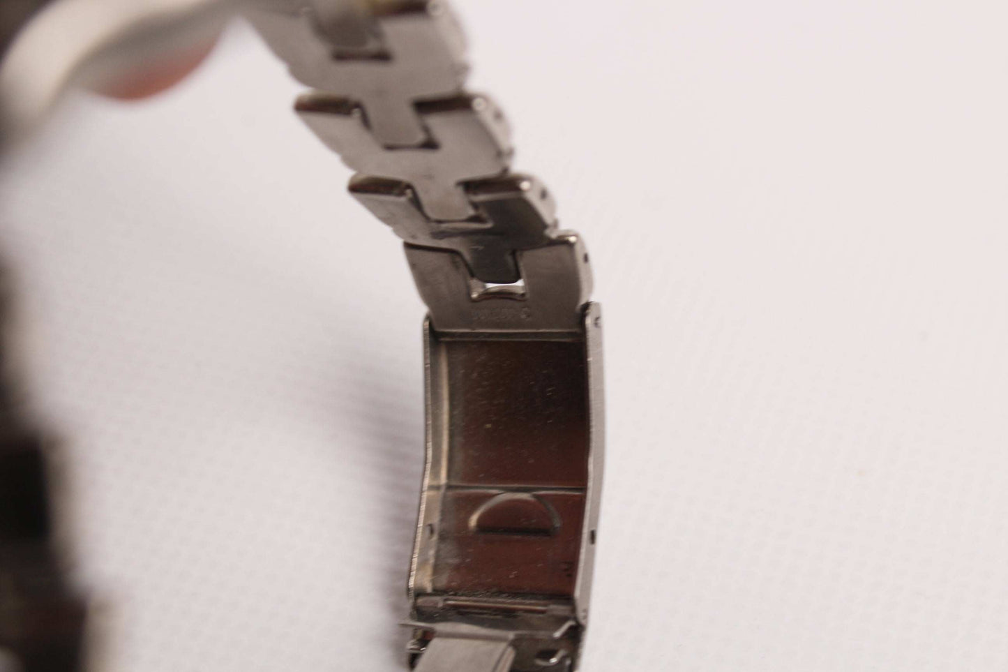 SEIKO Women Vintage silver watch clasp, medium wrist size, pre-owned condition.