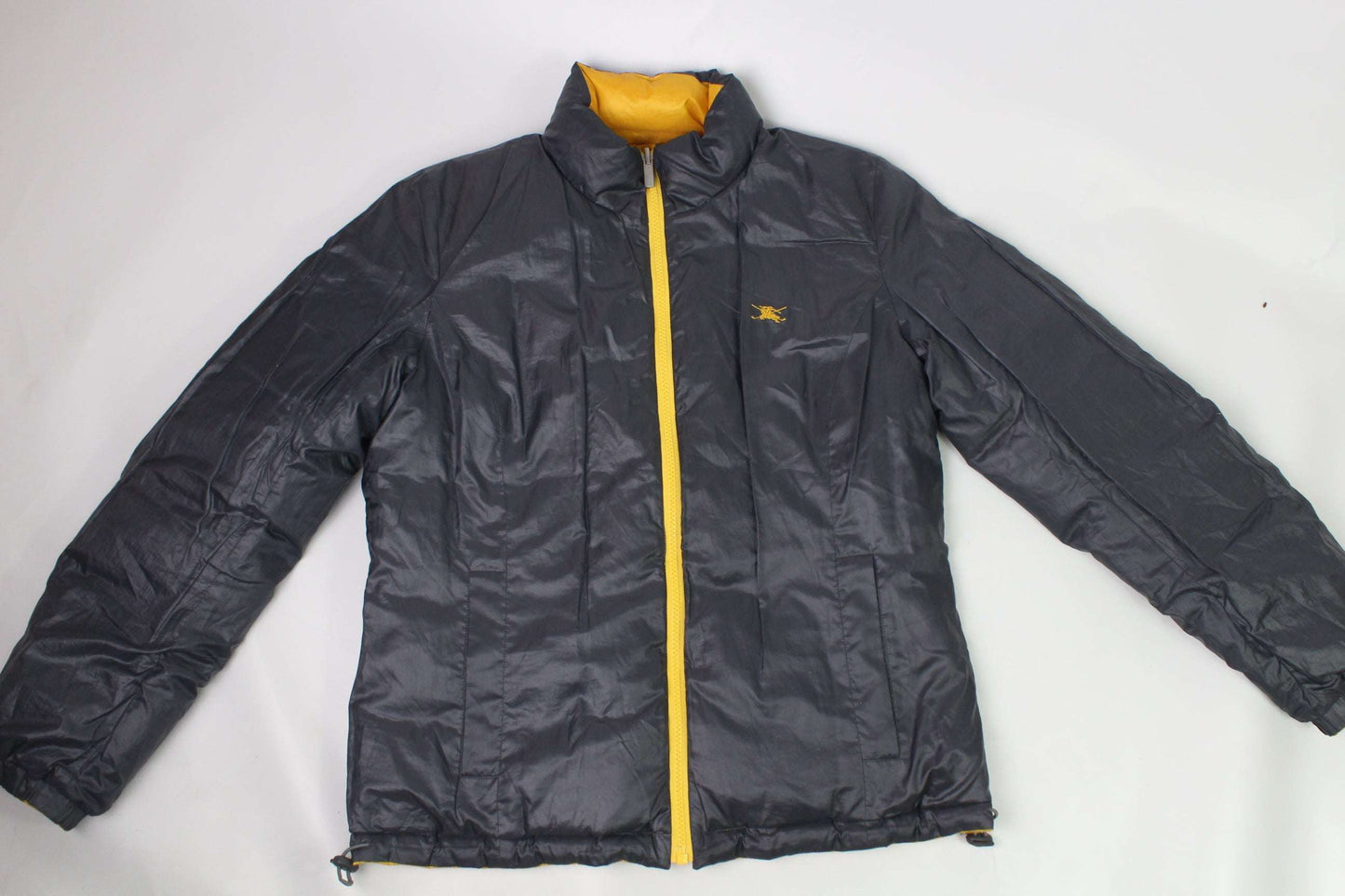 BURBERRY´S Reverse Jacket Yellow, size M, polyester material, black and yellow color.