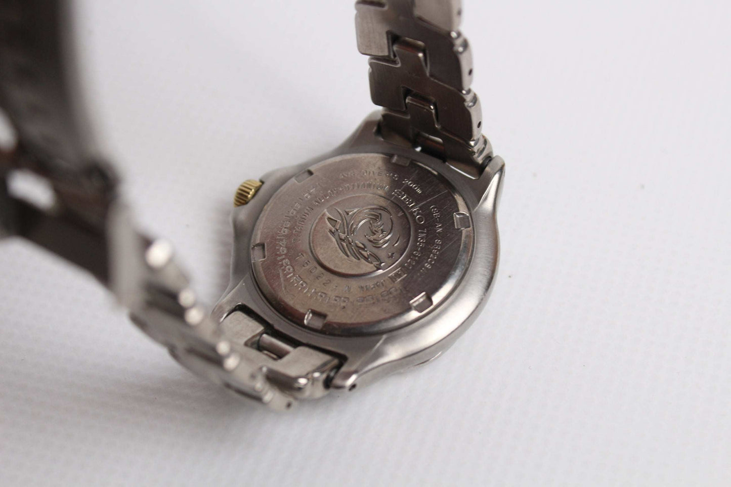 SEIKO Women Vintage silver watch, medium size, 7/10 condition with battery replacement needed.