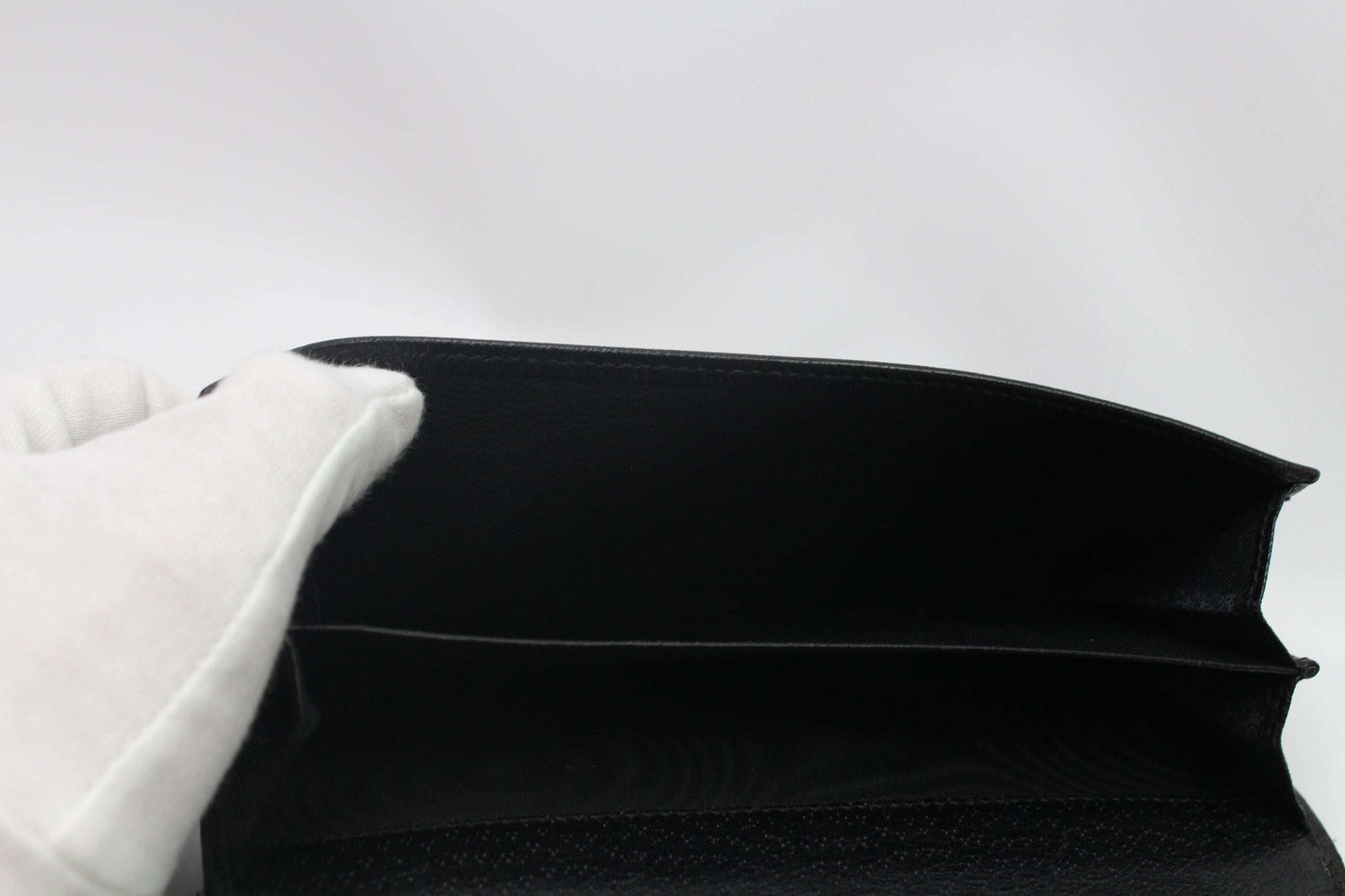 GUCCI Longwallet Black Monogram in black cotton fabric with a size of 21x10cm, showing interior view.