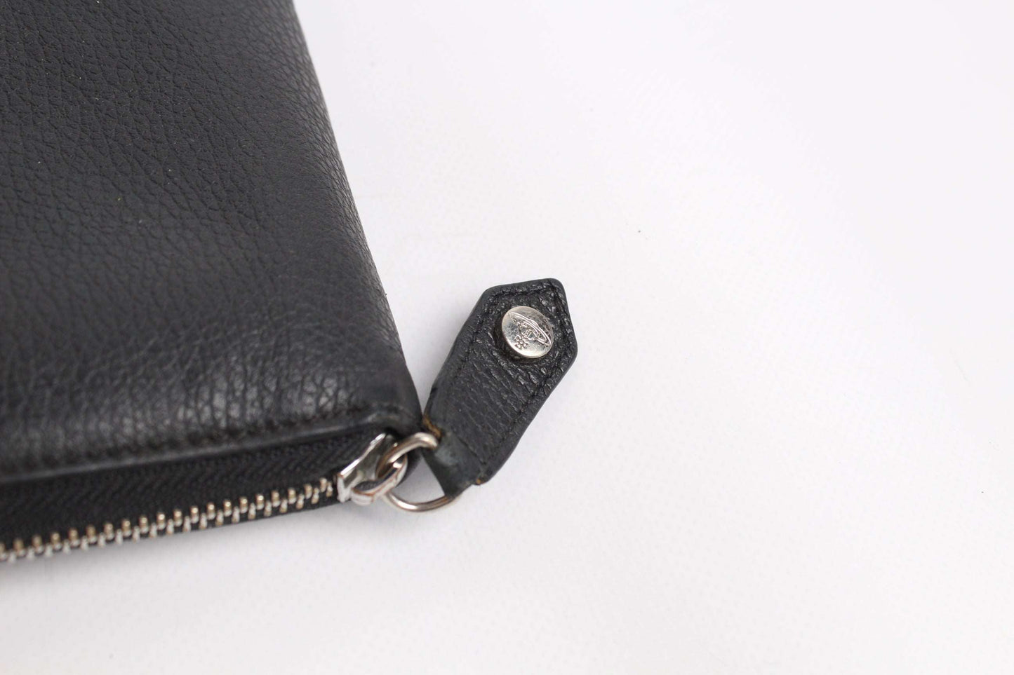 VIVIENNE WESTWOOD Zipper Longwallet Black, leather material, 20x10 size.