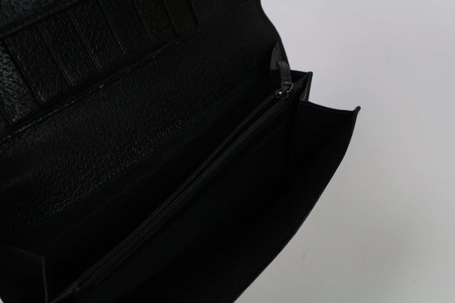 GUCCI Longwallet Black, open view showing interior compartments.