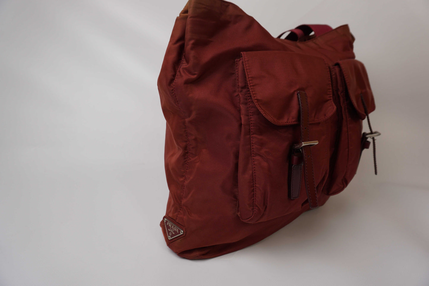 PRADA Shopper Bordeaux Side Emblem, red nylon bag with side emblem, size 40x30 cm.