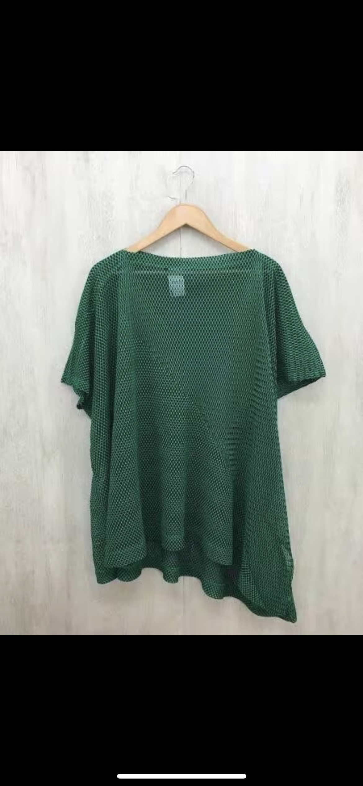 Green ISSEY MIYAKE T-Shirt, size M, short sleeve, excellent condition.