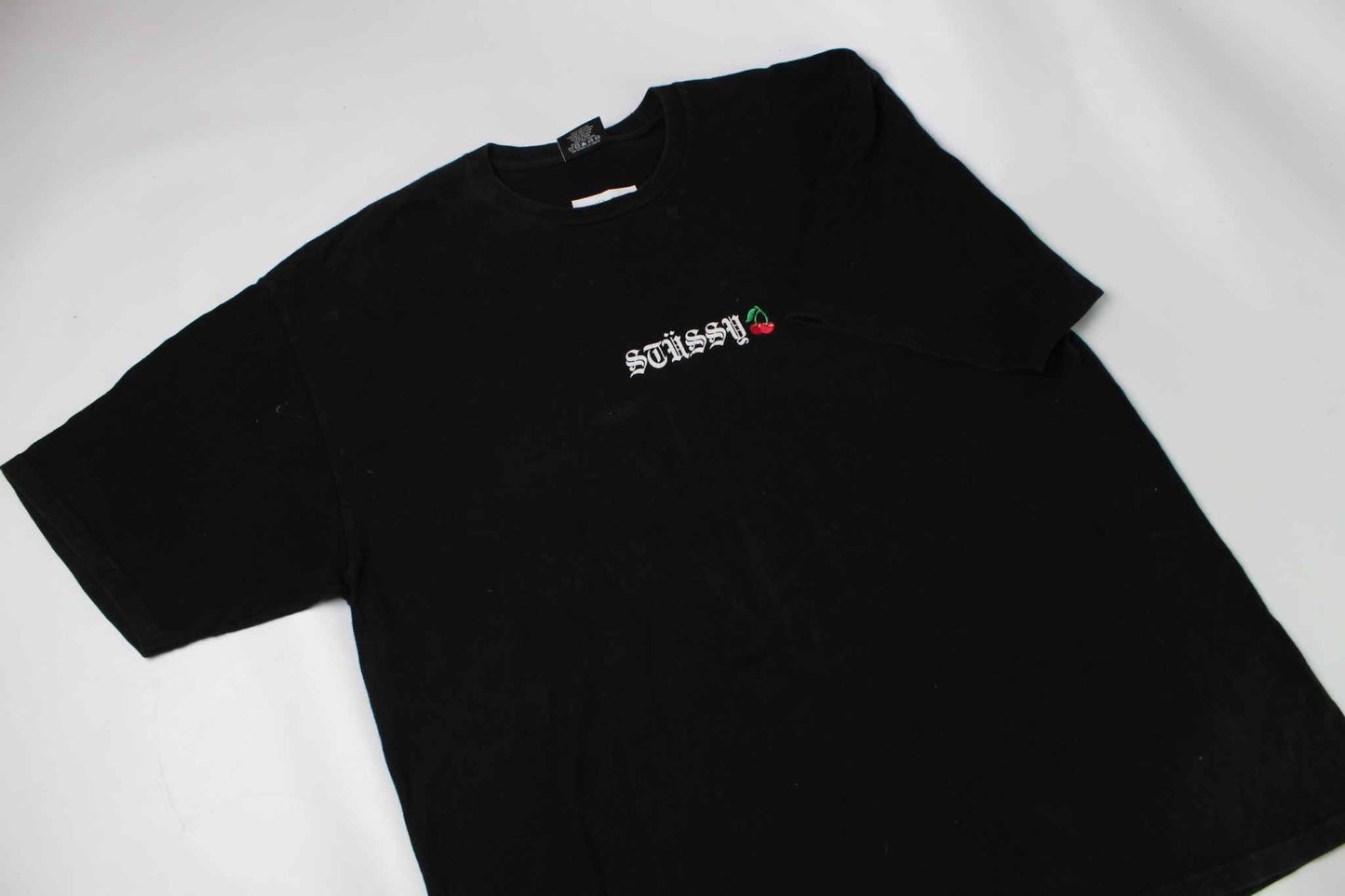 STÜSSY Black Tee CherrySTÜSSY Black Tee Cherry | LAYZSSHOP | Stüssy