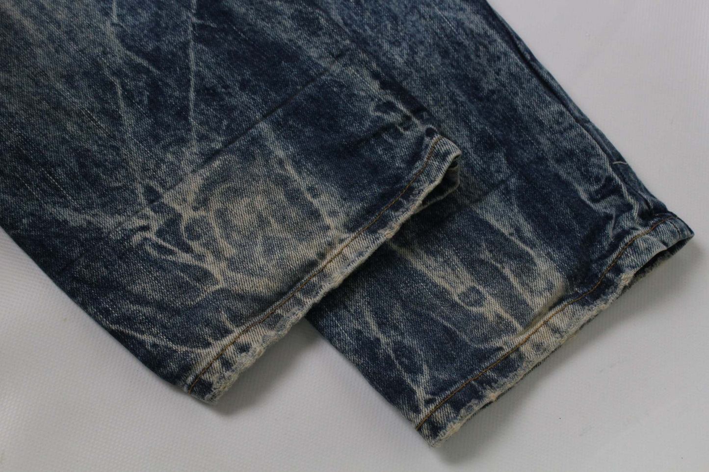 BIG TRAIN Embroidery Tiger Denim jeans in distressed blue fabric with baggy fit.