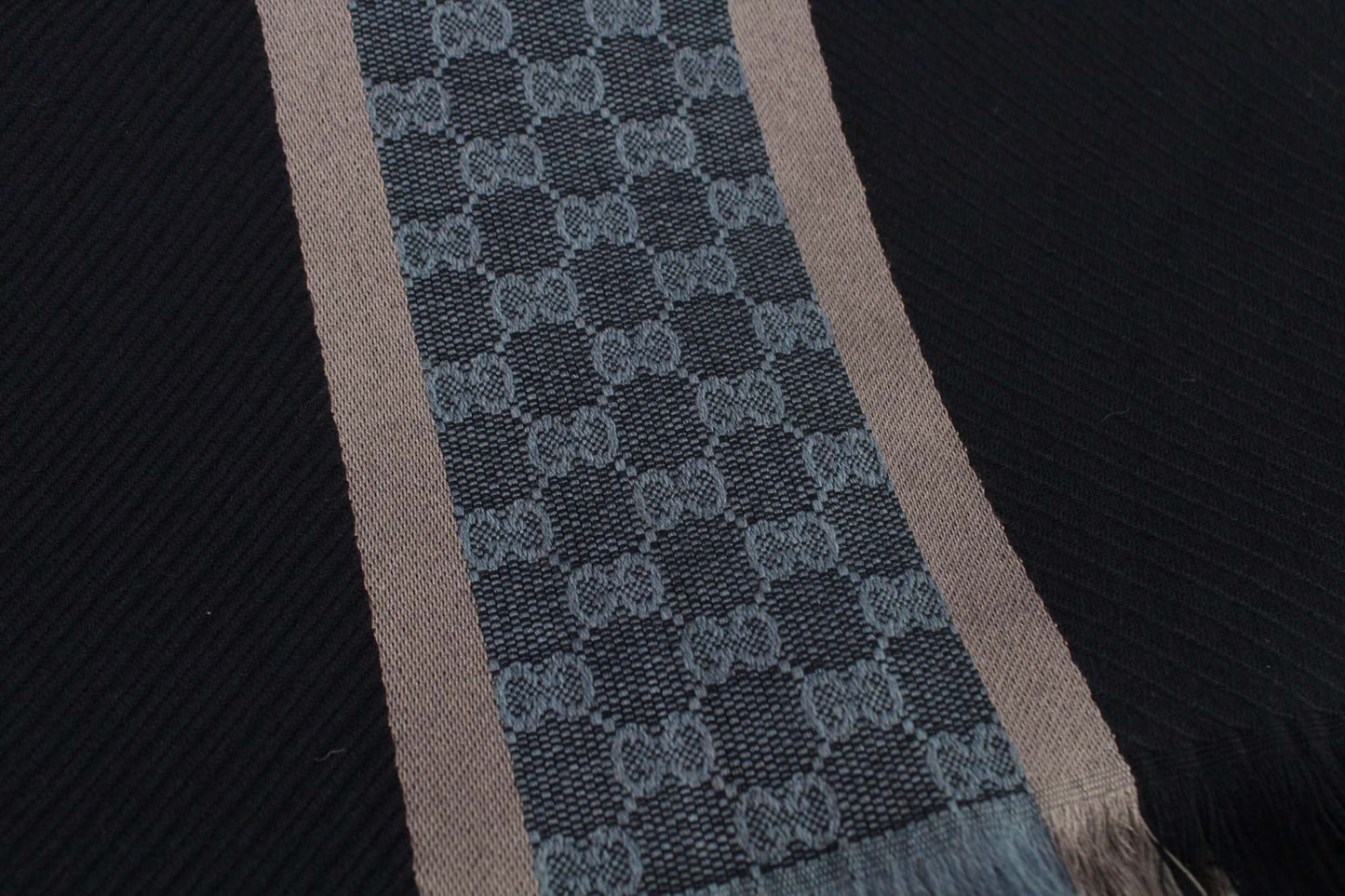 Blue Gucci muffler with monogram pattern, approximately 170cm, in 8/10 condition.