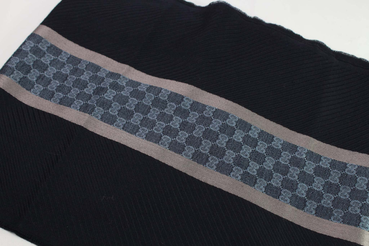 Blue GUCCI muffler with monogram design, 170cm, in 8/10 condition.
