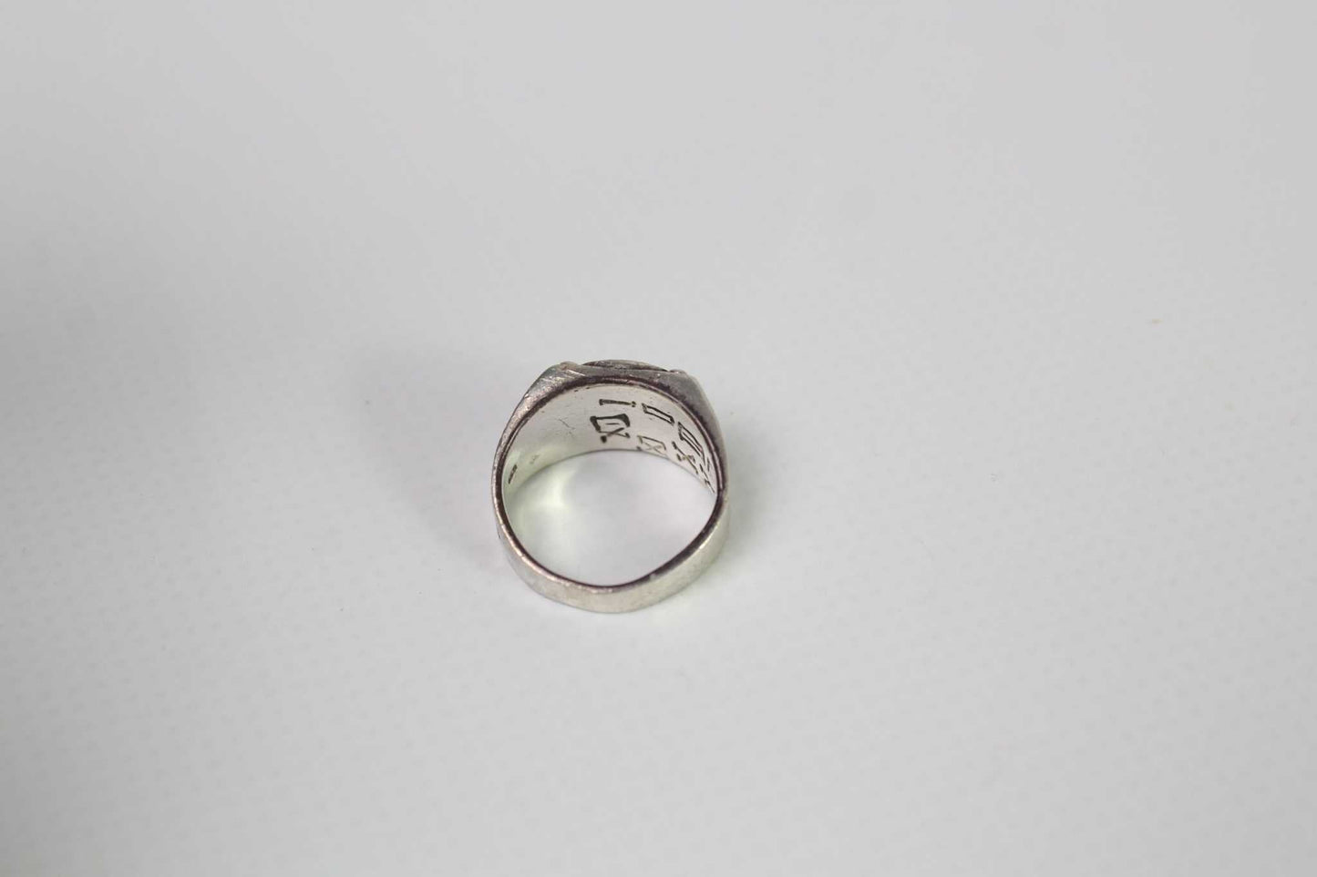 Vintage silver ring 925S in 8/10 condition.