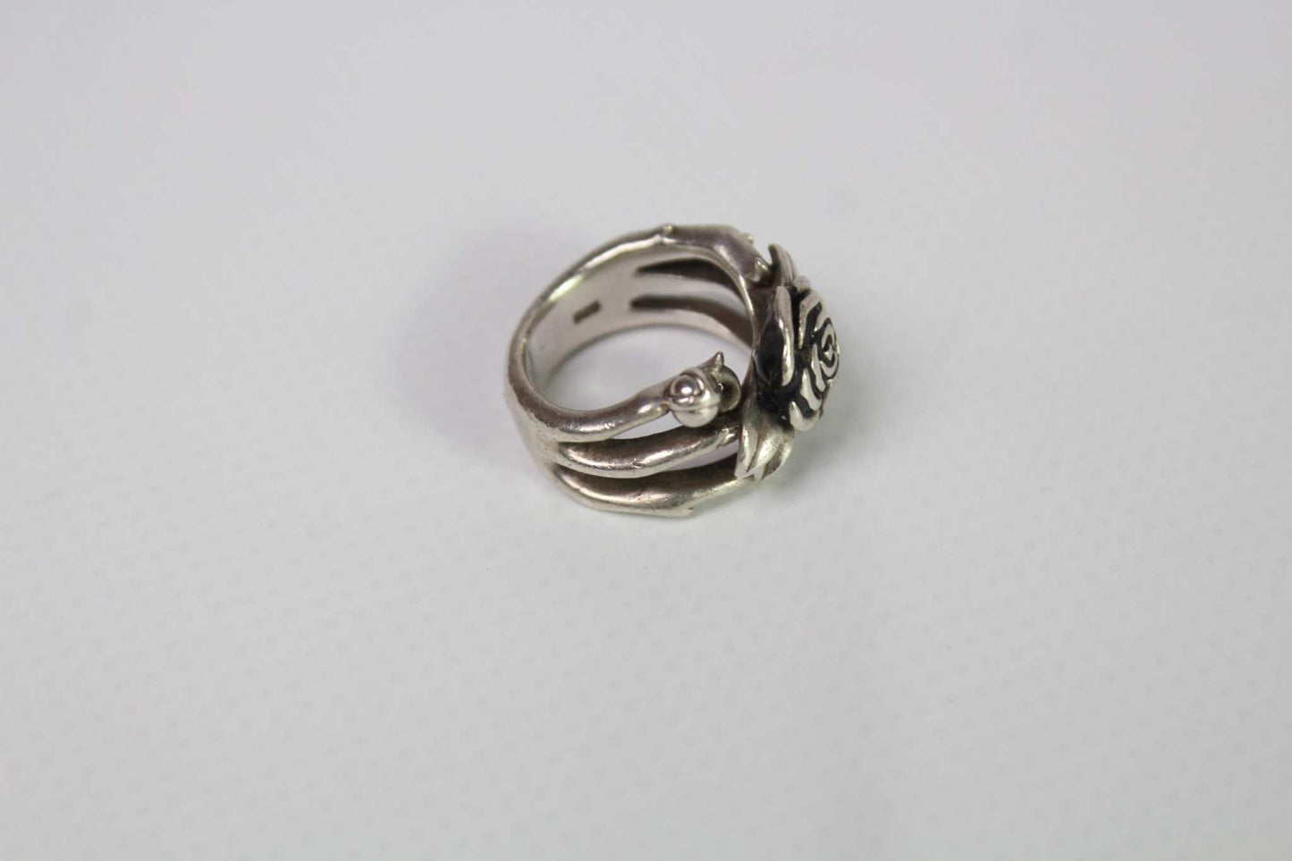 Vintage silver ring with rose design, size XS, condition 8/10.