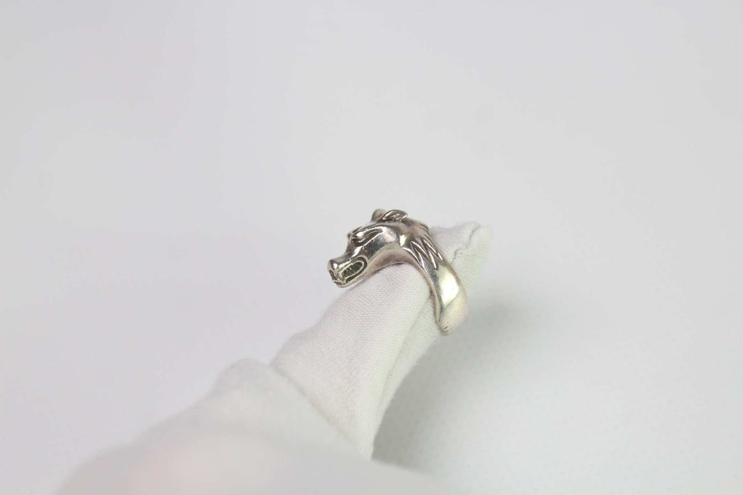 Vintage 925S silver wolf ring, size XS in 8/10 condition.