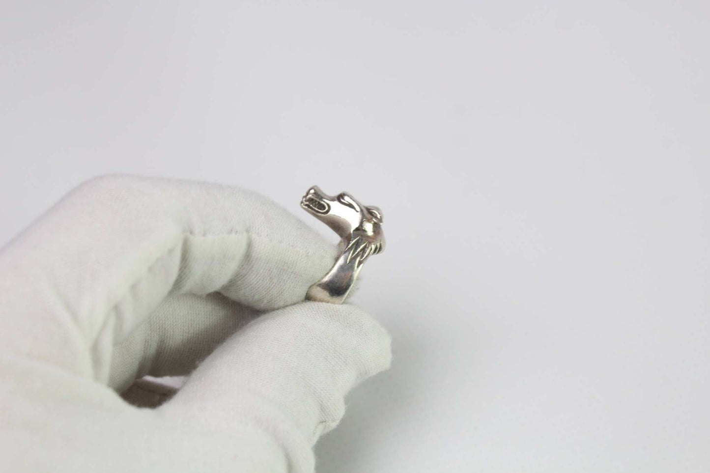 Vintage silver wolf ring 925S, size XS, in hand.
