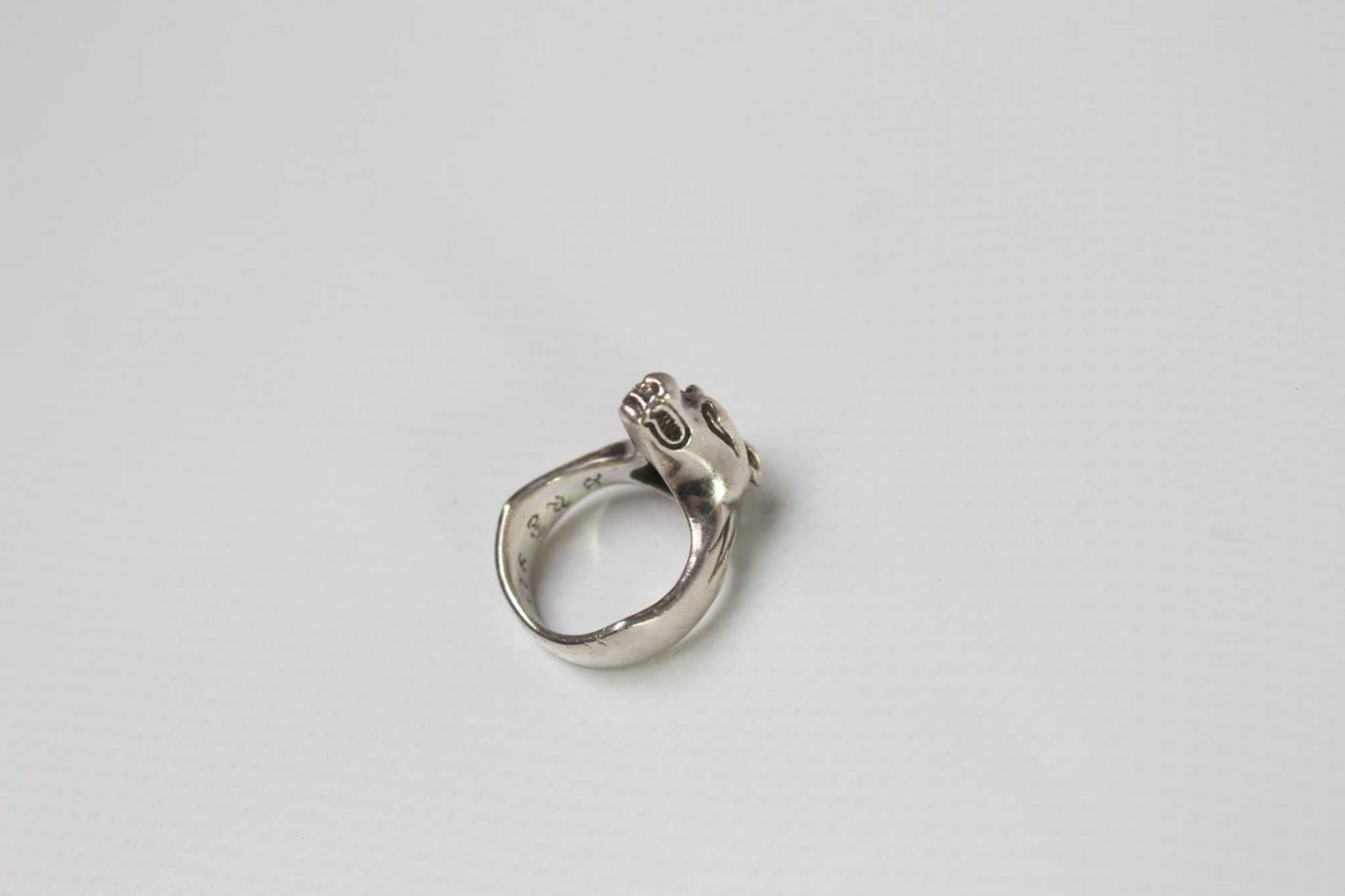 Vintage 925S silver ring with wolf design, size XS.