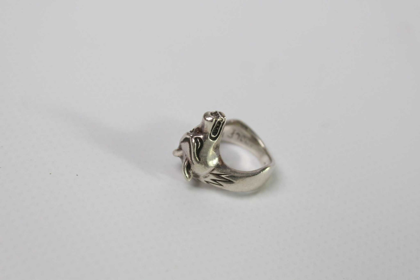Vintage silver ring featuring a wolf design, size XS, condition 8/10.