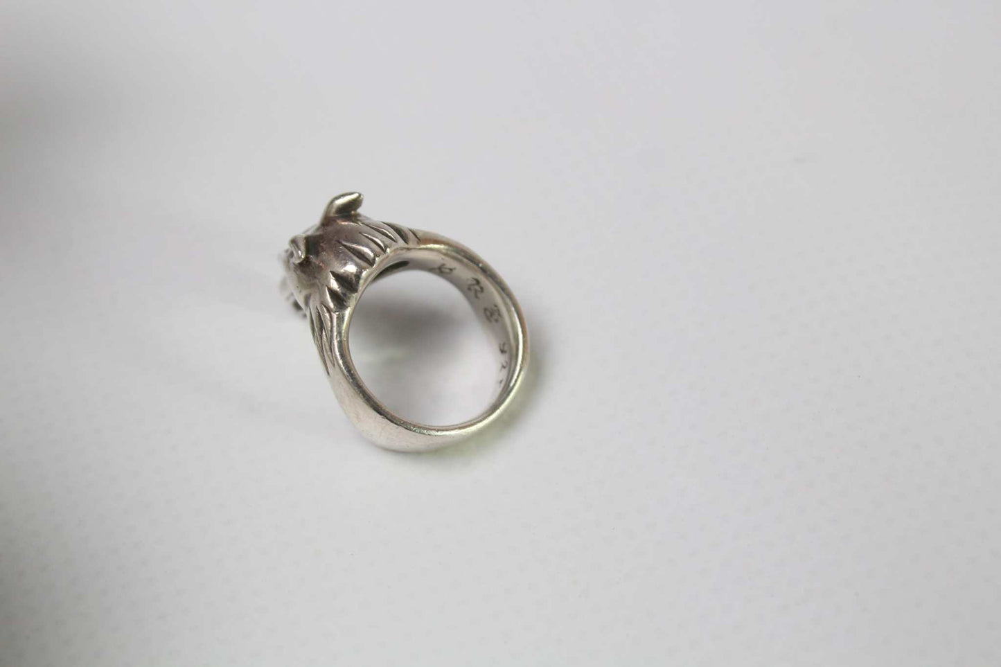 Vintage silver ring with wolf design, size XS, 925S hallmark.