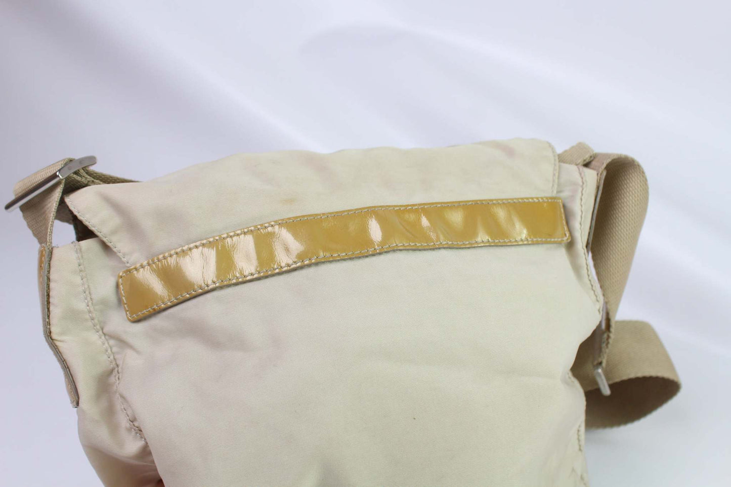 PRADA Messenger Bag White, nylon material, size 25x25 cm, 8/10 condition.
