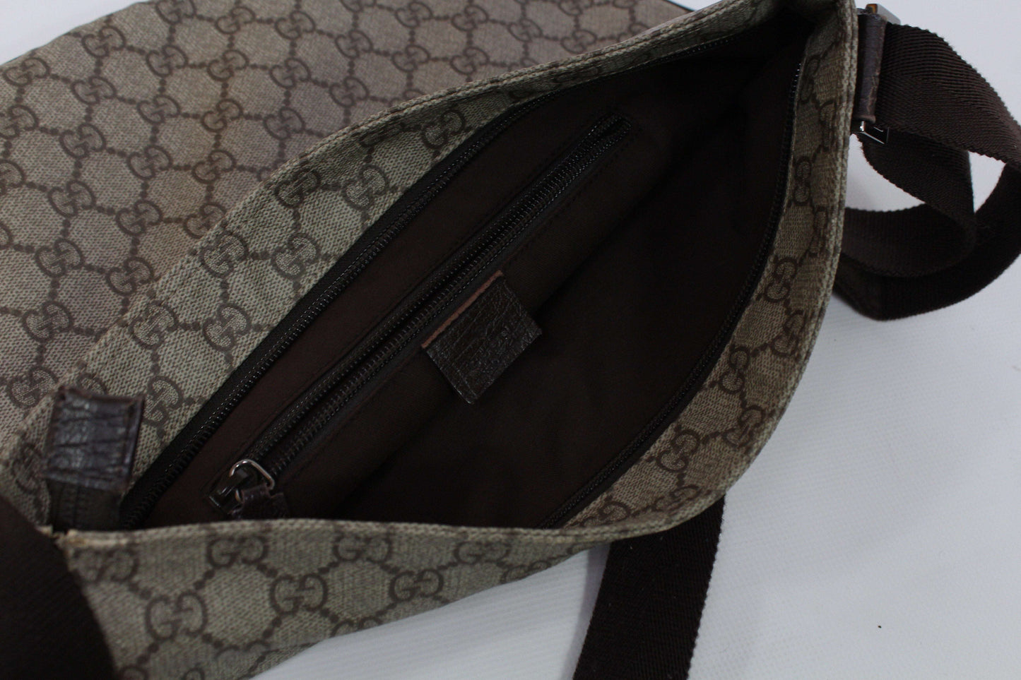 GUCCI Slingbag Monogram Brown, canvas side bag, 35x35cm, 7/10 condition.