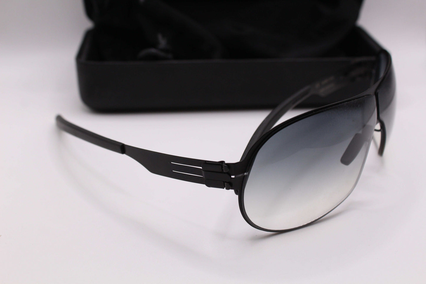 IC! berlin Shades model ronja, black, sleek design with screwless hinges, size onesize, includes case and cleaning cloth.