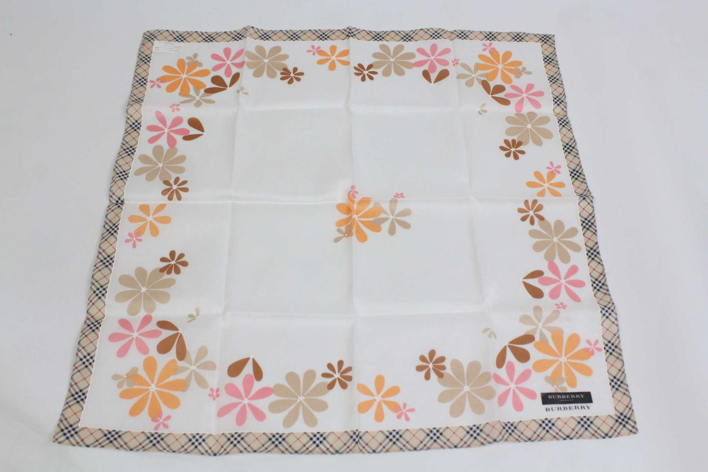 BURBERRY Bandana „Novacheck“ scarf with floral design, size 45x45 cm.
