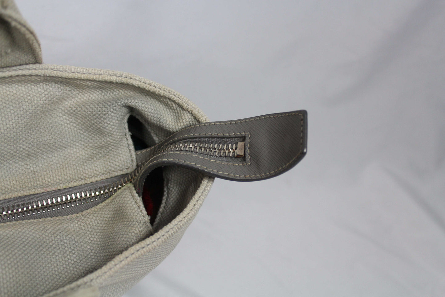 Prada "Luna Rossa" Shopper bag in good condition, size 39x24x10cm, with slight wear visible near zipper.