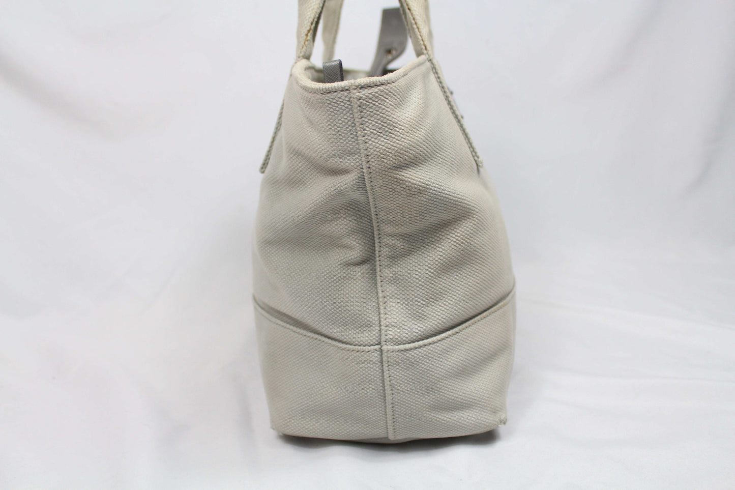 Prada "Luna Rossa" Shopper in gute condition with light wear marks, size 39x24x10cm.