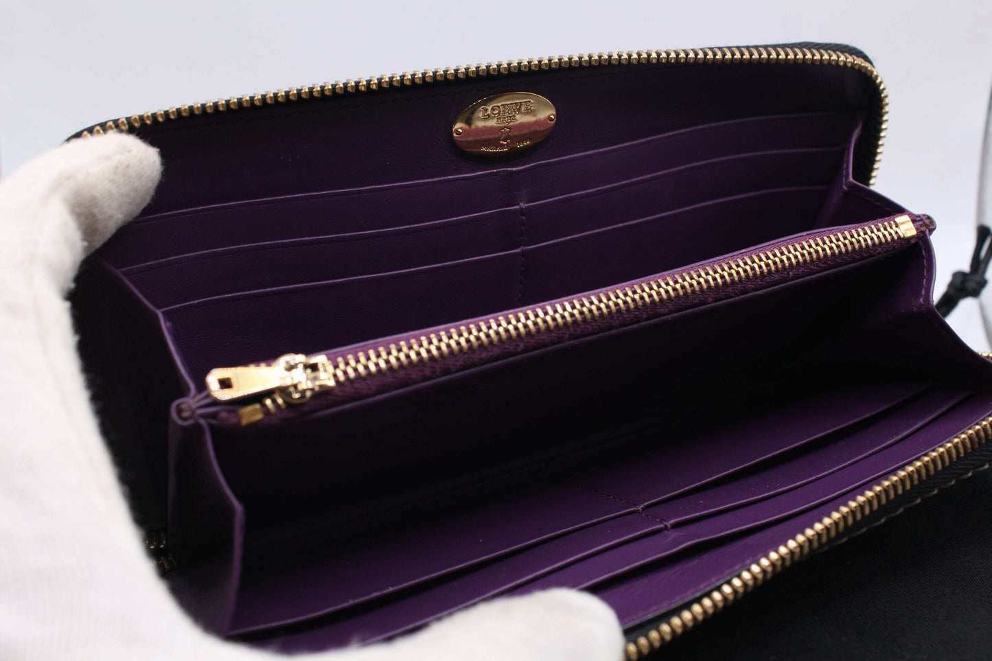 Black Loewe Long Wallet, leather, 20x10 cm, 8/10 condition, with purple interior and zippered compartments.