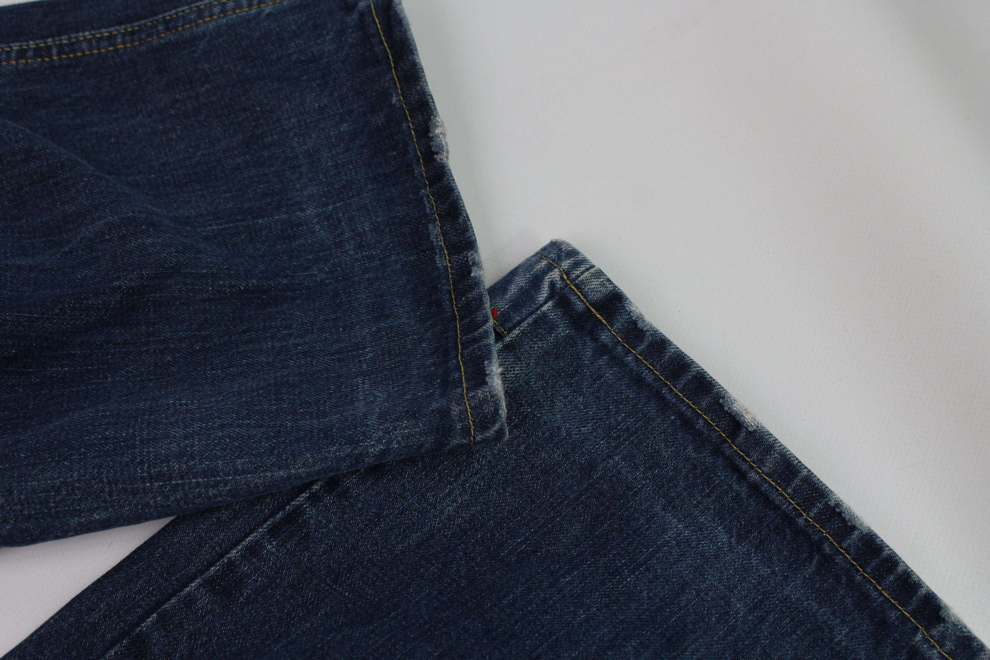 Custom painted G-Star jeans, size 32x32, straight fit, blue denim with wear marks, made of cotton.
