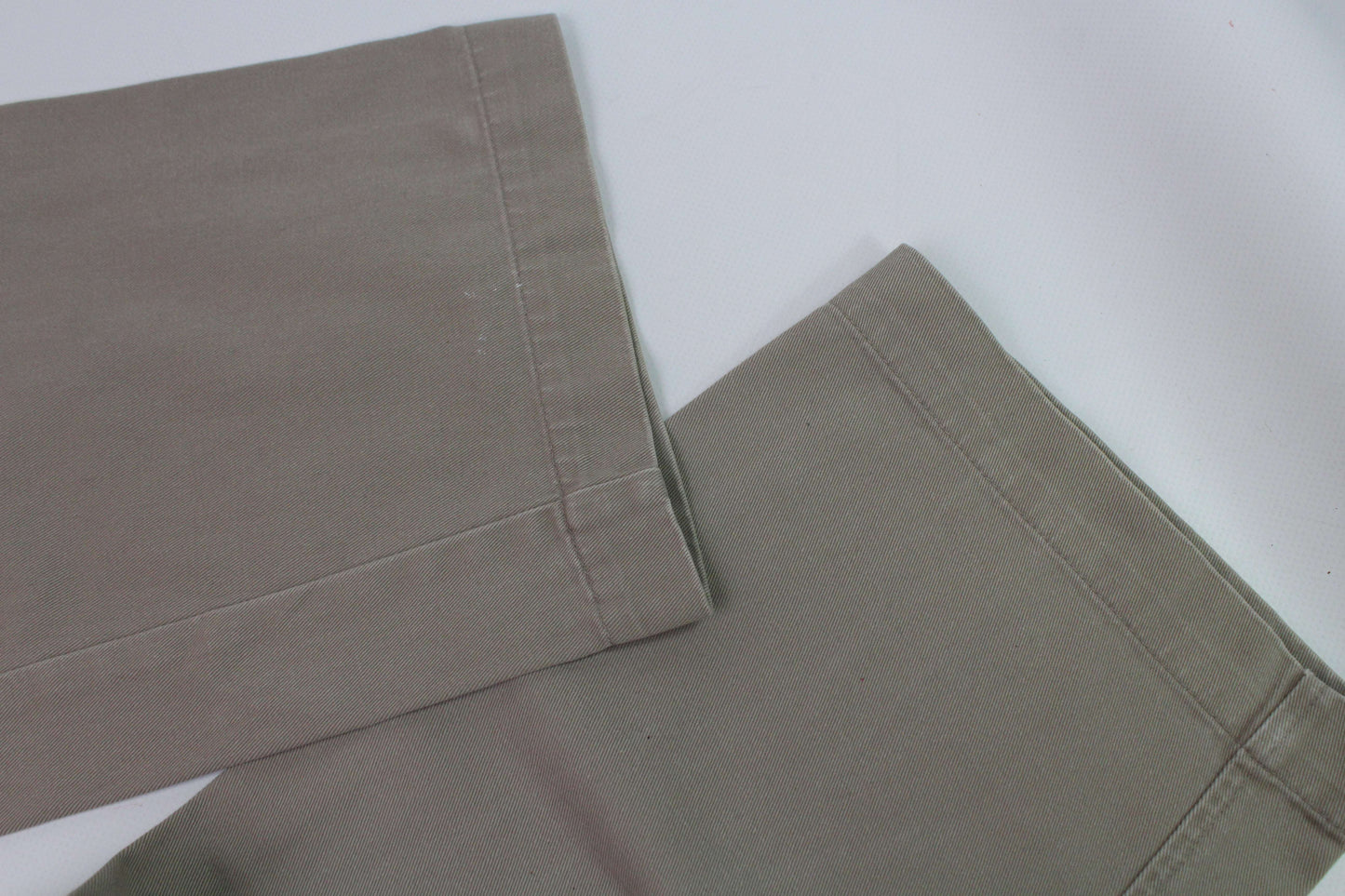 Small straight fit custom painted jeans in beige with orange and blue accents, made of cotton.