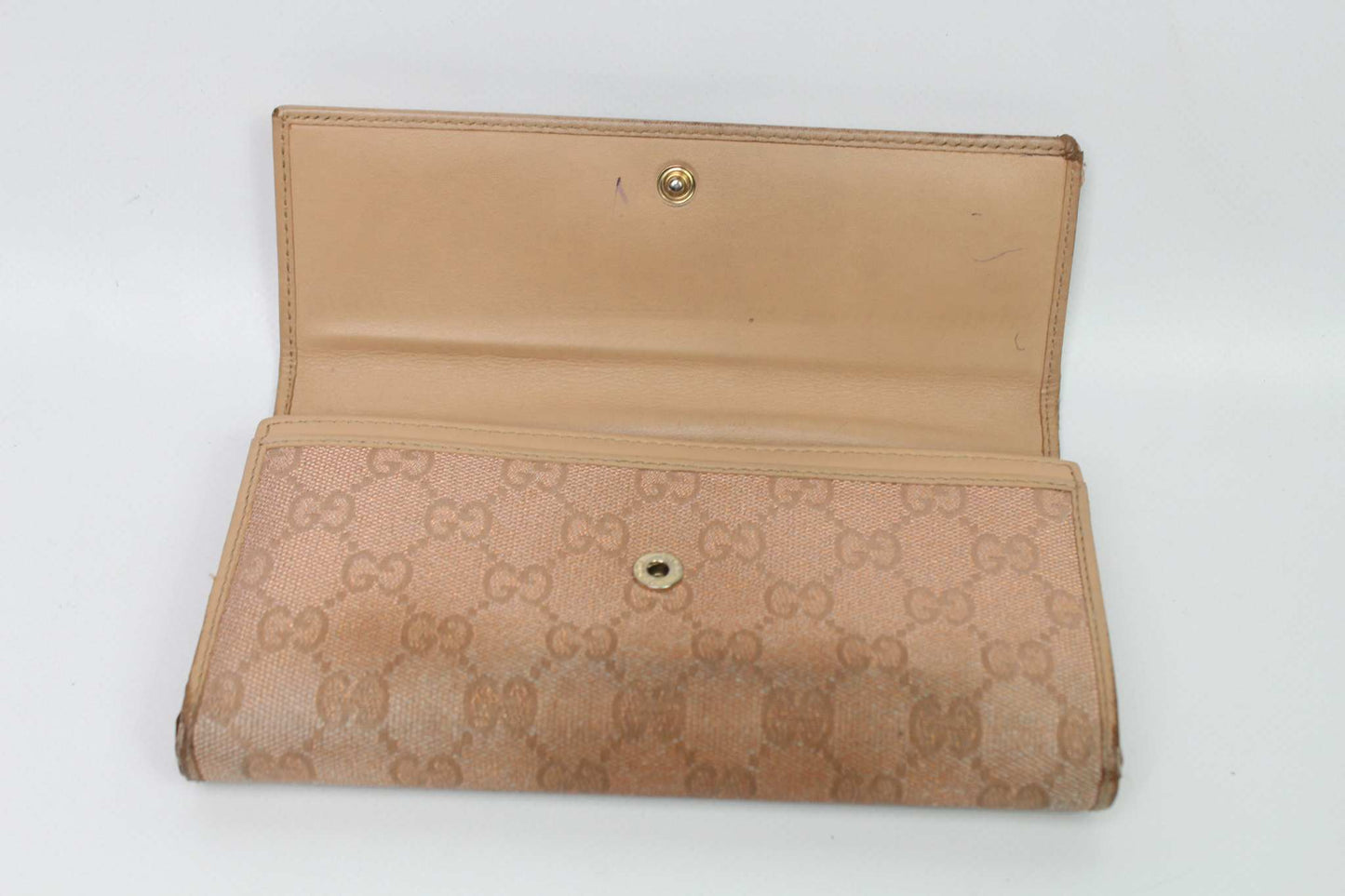 GUCCI Longwallet Beige Heart in leather with logo pattern, size 20x10, condition 7/10, beige color.
