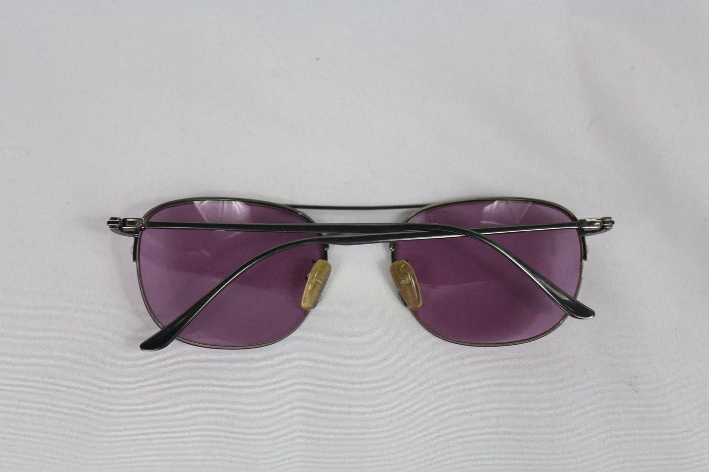Gucci Shades Lila in vintage condition with purple lenses.