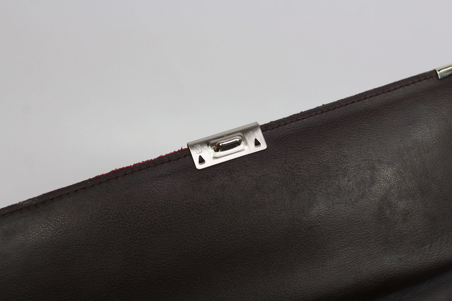 Vintage Mercedes Clutch Bordeaux in good condition with minor wear marks.