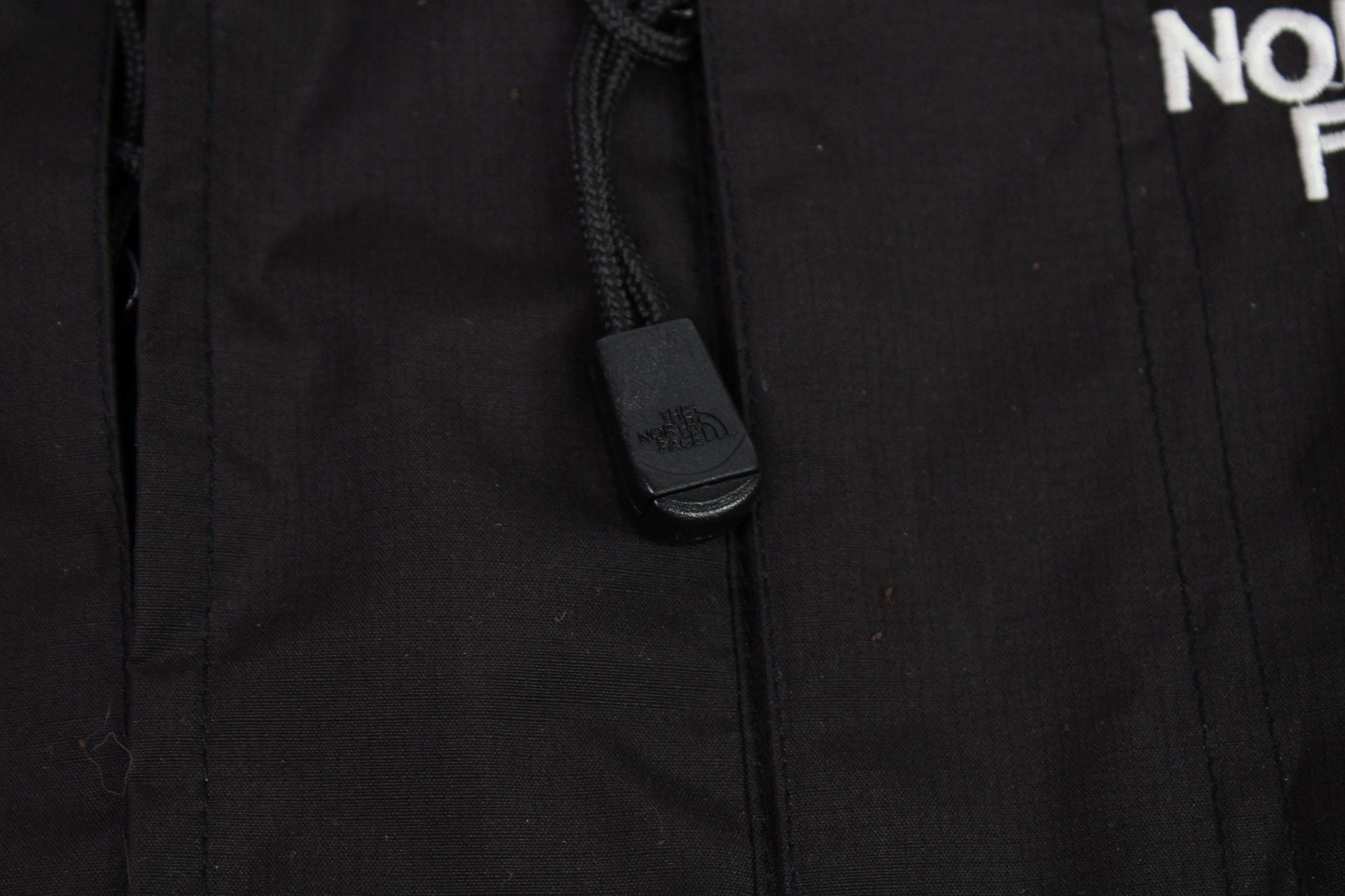 THE NORTH FACE Gore Tex black jacket with used zippers, size XL, condition 7/10.