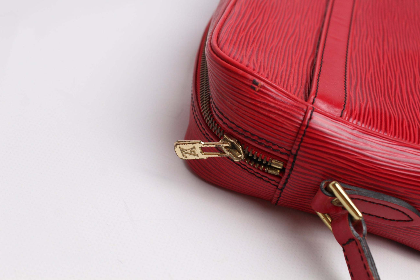 LOUIS VUITTON Epi Shoulder Bag Red | LAYZSSHOP | Louis Vuitton Vintage