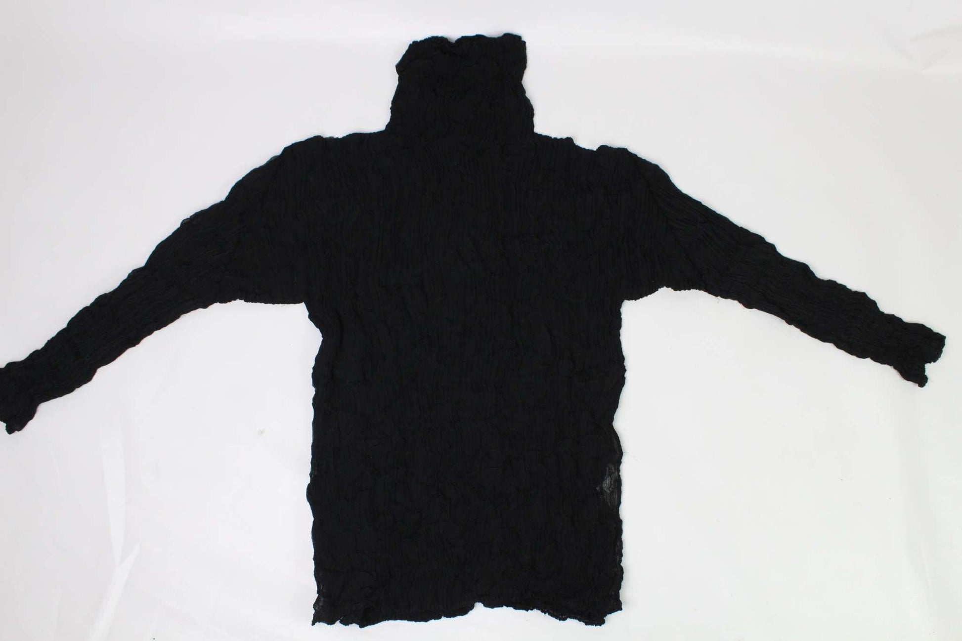 ISSEY MYIAKE Crinkle Turtleneck Black 90s | LAYZSSHOP | Issey miyake Vintage